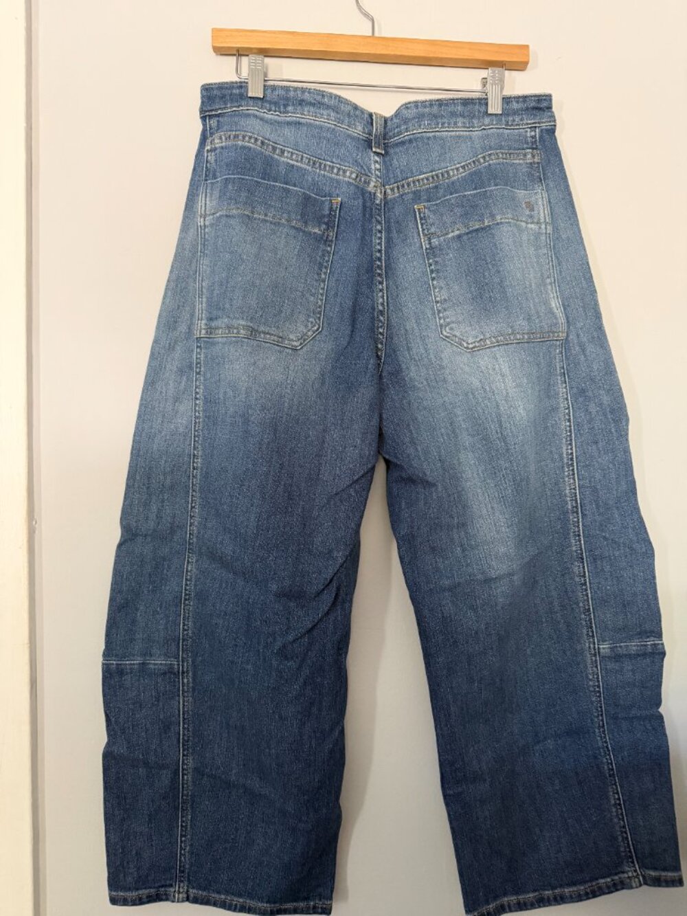 Pilcro Cropped Barrel Leg Jean - Picture 3 of 3
